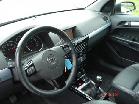 Opel Astra Wagon - 1.8 Cosmo Navigatie/Leer/Airco/met boekjes en NAP - 1