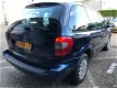 Chrysler Voyager - 2.4i SE Luxe 6-persoons airco elektrische pakket cruise controle apk 13-09-2020 - 1 - Thumbnail