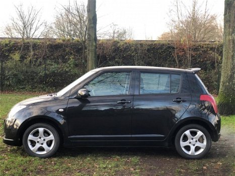 Suzuki Swift - 1.3 Exclusive airco nieuwe apk sportvelgen zeer netjes spoiler - 1