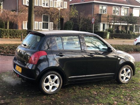 Suzuki Swift - 1.3 Exclusive airco nieuwe apk sportvelgen zeer netjes spoiler - 1