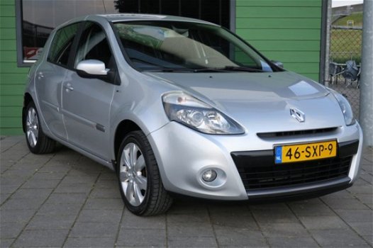 Renault Clio - 1.2 Night & Day / Zeer Luxe Uitv. / Navi / CruiseControl / - 1