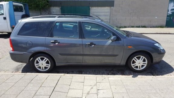 Ford Focus Wagon - 1.6-16V Trend - 1