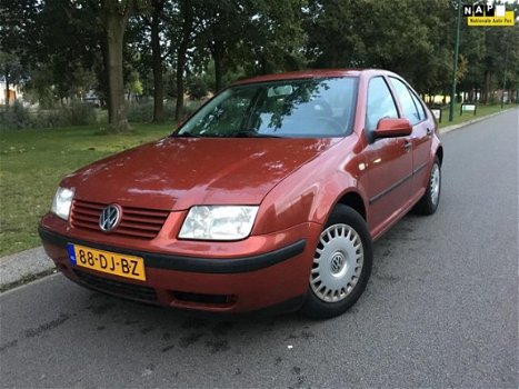 Volkswagen Bora - 1.4-16V Trendline 1 jaar apk - 1