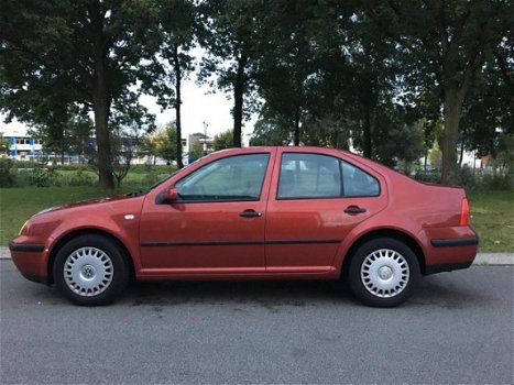 Volkswagen Bora - 1.4-16V Trendline 1 jaar apk - 1