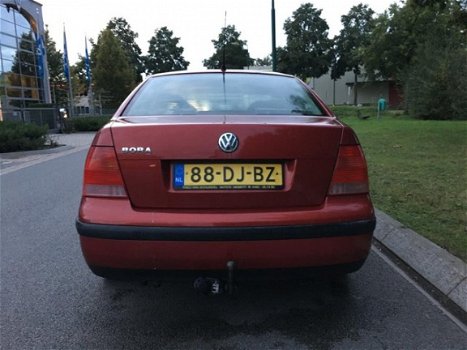 Volkswagen Bora - 1.4-16V Trendline 1 jaar apk - 1