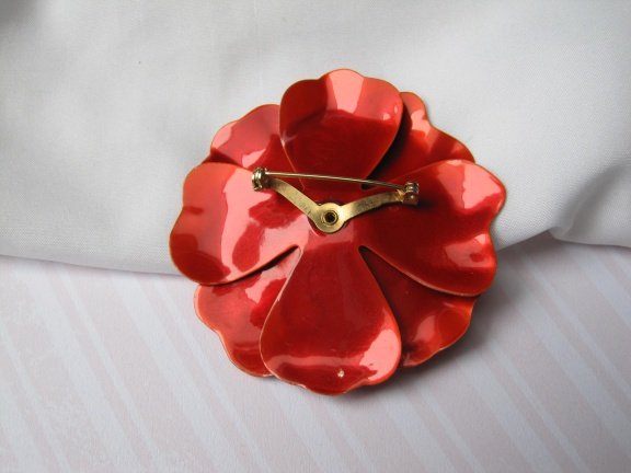 Broche bloem rood oranje bloem met heldere rijnsteentjes 6.7 cm - Afbeelding 2