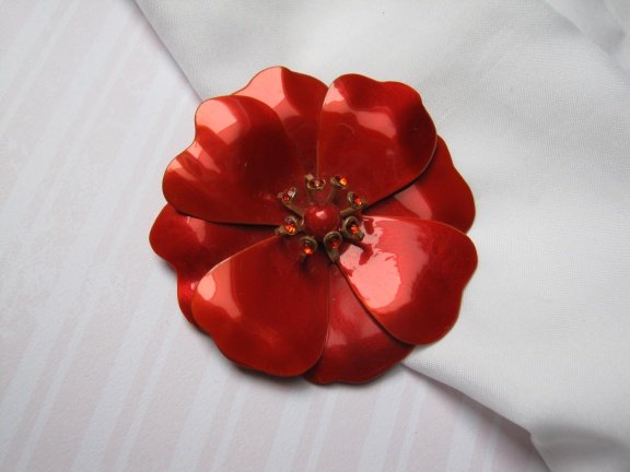 Broche bloem rood oranje bloem met heldere rijnsteentjes 6.7 cm - Afbeelding 3
