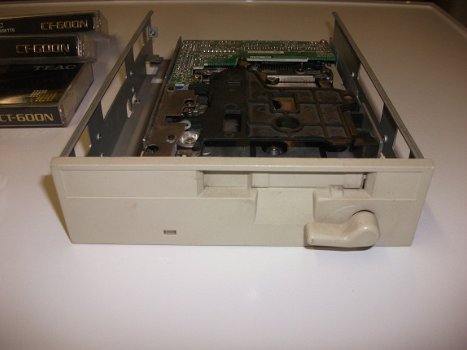 Vintage TEAC MT-2ST/N60 Data Drive met 4 Teac CT-600N backuptapes - 2