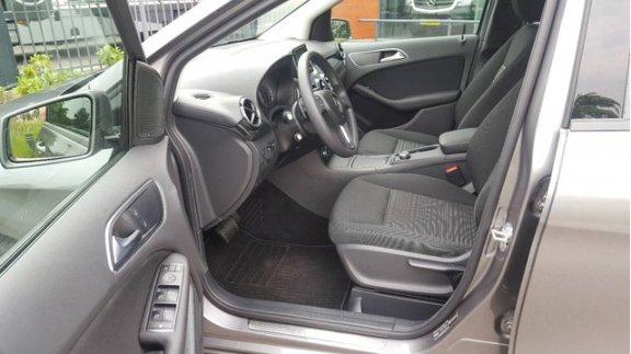 Mercedes-Benz B-klasse - 200 Ambition Mooie B 200 benzine automaat met div. opties - 1