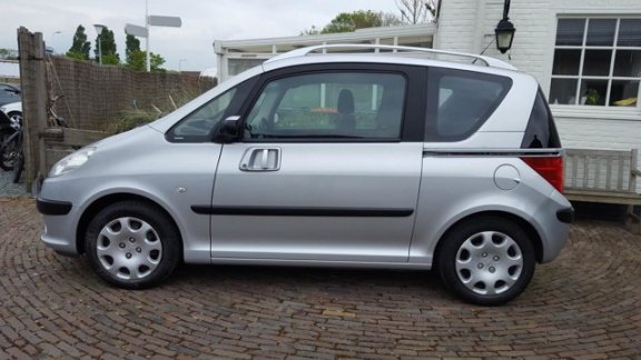 Peugeot 1007 - 1.4 Sesam Gentry APK tot 06-01-2021, op 17-05-2019 onderhoudsbeurt incl nwe koppeling - 1