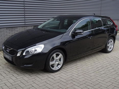 Volvo V60 - 2.0T 203PK AUT MOMENTUM | DRIVER SUPPORT LINE - 1