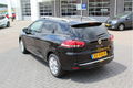 Renault Clio Estate - 0.9 TCe Limited DEMO - 1 - Thumbnail