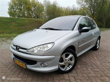 Peugeot 206 - - 1.4-16V Quiksilver - 1