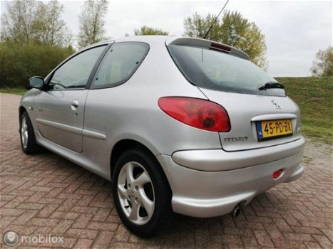 Peugeot 206 - - 1.4-16V Quiksilver - 1