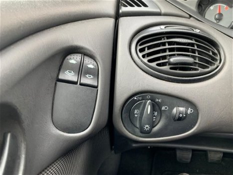 Ford Focus Wagon - 1.6-16V Futura Airco, Lichtmetalen velgen, Leder bekleding, Nieuwe Banden, Trekha - 1