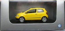 1:43 Schuco VW Volkswagen Fox geel dealer doosje