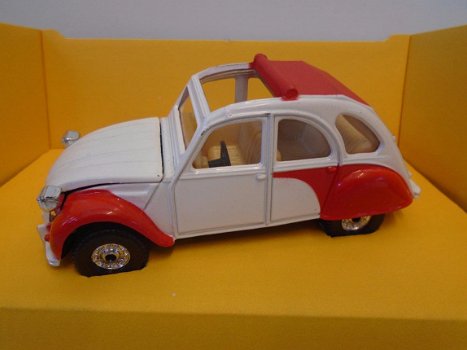 1:36 oude Corgi ref c346-1 Citroën 2cv red-white - 1