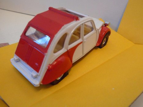 1:36 oude Corgi ref c346-1 Citroën 2cv red-white - 3