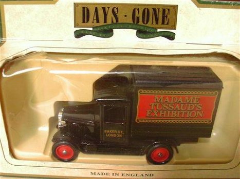 1:55 Corgi Lledo Chevrolet truck Tussaud's London museum - 1