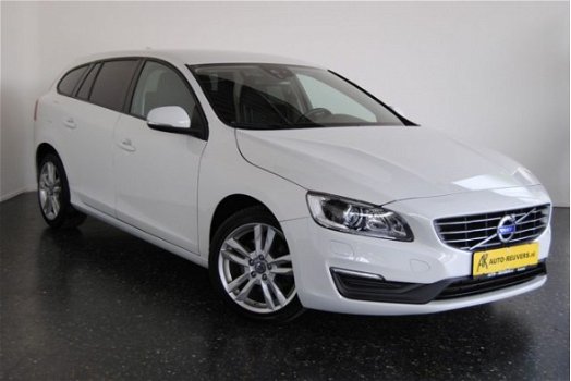 Volvo V60 - 2.0 D4 Business Edition, Automaat, Navigatie, Xenon - 1