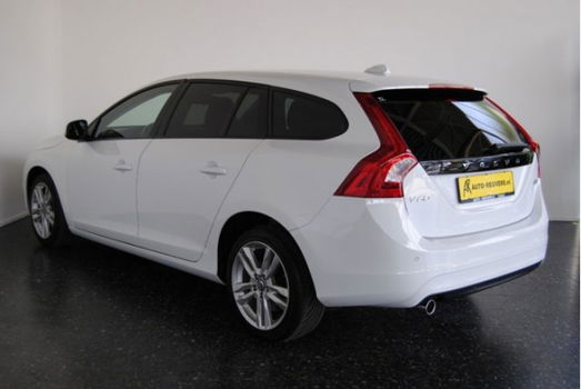 Volvo V60 - 2.0 D4 Business Edition, Automaat, Navigatie, Xenon - 1