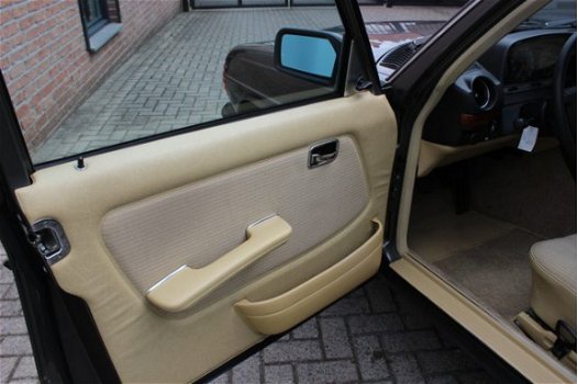 Mercedes-Benz 200-serie - 200 (W123) 5 bak 2 eigenaren Electr ramen Getint glas - 1