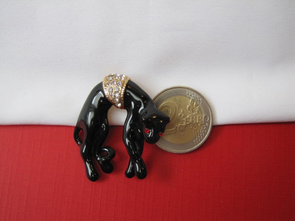 Broche goudkleurig zwart emaille panter/luipaard met rode kristal oogjes 3.9x3.8 cm. - Afbeelding 4