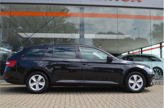 Skoda Superb Combi - 1.6 TDI EURO 6 Business, NL Auto, 1e Eig, Trekhaak, Do.Glas, Pdc, Gr.Navi, Clim - 1