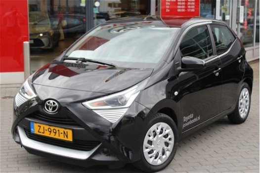 Toyota Aygo - 1.0 VVT-i x-play *PARKEERCAMERA / BLUETOOTH - 1