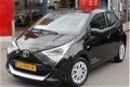 Toyota Aygo - 1.0 VVT-i x-play *PARKEERCAMERA / BLUETOOTH - 1 - Thumbnail