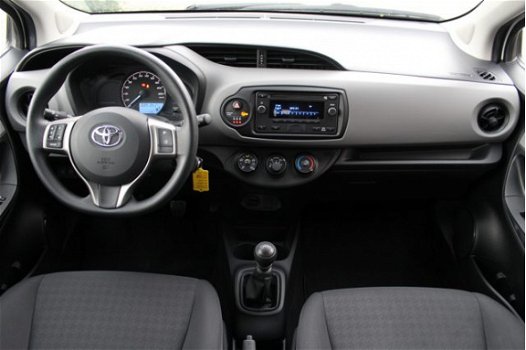 Toyota Yaris - 1.5 VVT-i Comfort *5-DEURS / BLUETOOTH / SAFETY SENSE - 1