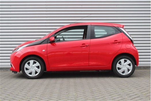 Toyota Aygo - 1.0 VVT-i x-play | Airco | Cruise | Coyote navi via app | LED | - 1