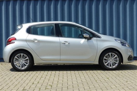 Peugeot 208 - 1.2 Puretech 82pk Allure |Navigatie|Airco|Pdc| - 1