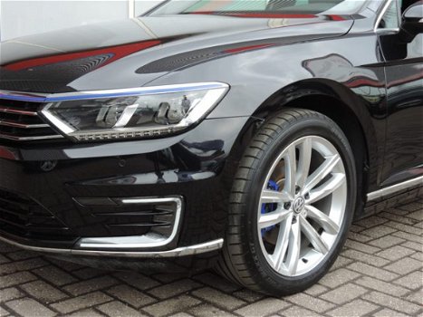 Volkswagen Passat Variant - 1.4 TSI GTE Highline (leer, panodak, 7%bijtelling) - 1