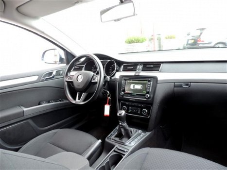 Skoda Superb Combi - 1.6 TDI Champs Elysees (xenon, navi, pdc, privacy glass) - 1