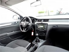 Skoda Superb Combi - 1.6 TDI Champs Elysees (xenon, navi, pdc, privacy glass)