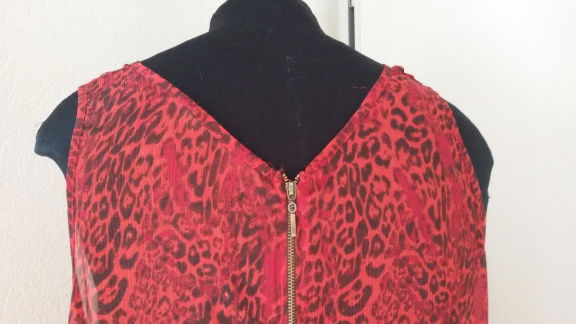 Mooie rood zwart slangenprint bloes/tuniek ZOI mt 50 - Afbeelding 4