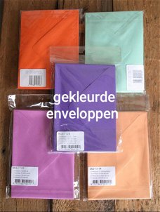 Pakjes gekleurde enveloppen (c6)