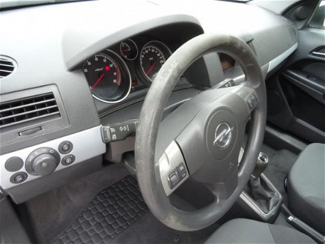 Opel Astra GTC - 1.6 Executive NAVI AIRCO/CRUISE CONT - 1