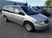 Chrysler Grand Voyager - 2.5 CRD SE ROLSTOELAUTO - SCOOTMOBIEL Topstaat 1e Eigenaar - 1 - Thumbnail