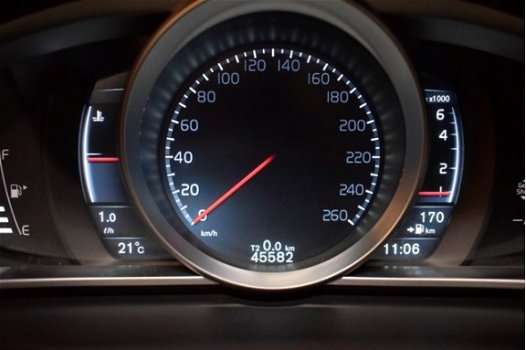 Volvo V40 - 1.6 T2 Momentum | Navi | Afn. Trekhaak | Autom. Airco | Wifi | Cruise Control - 1