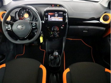 Toyota Aygo - 1.0 VVT-i X-Cite, Bluetooth, Apple Carplay / Android Auto, Lichtmetalen velgen - 1
