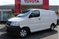 Toyota HiAce - 2.5 D-4D KWB AIRCO/ TREKHAAK/ BETIMMERING/ RADIO CD - 1 - Thumbnail