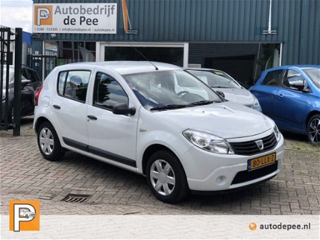 Dacia Sandero - 1.6 Ambiance 5 DEURS/AIRCO/NWE DISTRIBUTIERIEM/TREKHAAK rijklaarprijs - 1