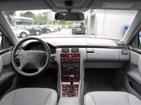 Mercedes-Benz E-klasse - 220 CDI Elegance 143pk Automaat Airco/Cruise/Elek.Ramen/C.V/Trekhaak/APK:20 - 1