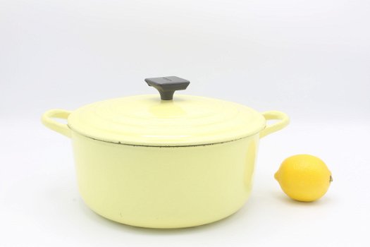 Bijzondere vintage gietijzeren pan van Le Creuset, model D, geel 22 cm - 1