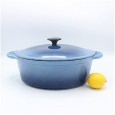Robuuste ovale vintage gietijzeren pan, azuurblauw 30 cm