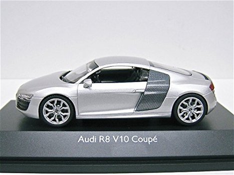 1:43 Schuco 04779 Audi R8 V10 Coupe 2012 silver - 3