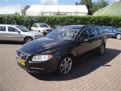 Volvo V70 - 2.4D Momentum Luxury | Navi | 18