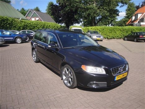 Volvo V70 - 2.4D Momentum Luxury | Navi | 18